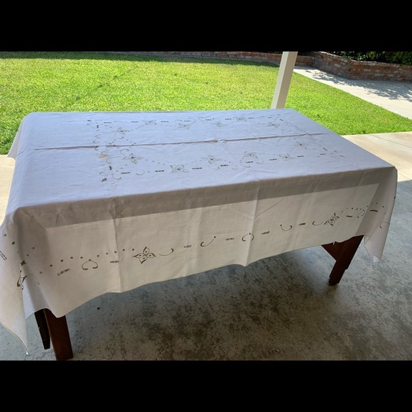 Table Cloths - Picture 3 of 9